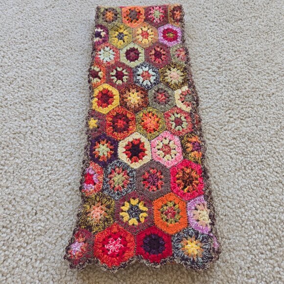 NWOT Crochet Flower WOOL Granny Scarf - Picture 11 of 14